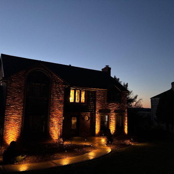landscape lighting installs Larkin Outdoor Lighting