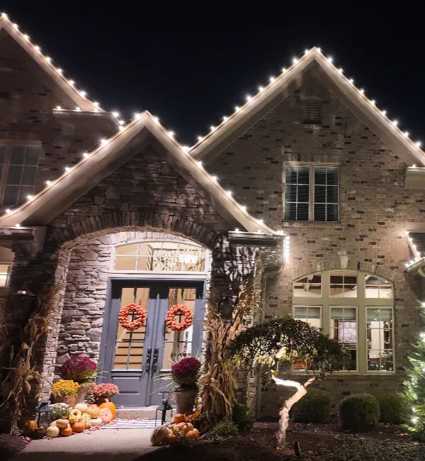 high-end-roofline-lighting-for-homeowners